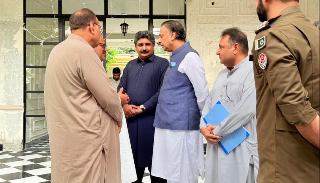 President Mandi Bahauddin Chamber of Small Traders & Small Industry with Mr. Akhtar Zaman Chief Secretary Punjab